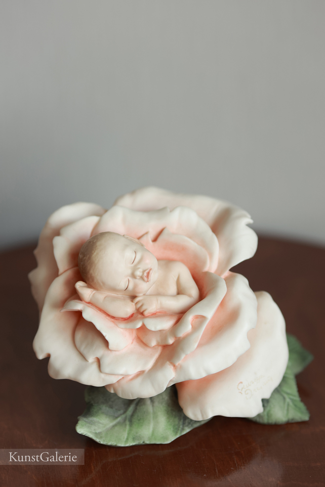 Младенец в розе, Giuseppe Armani, Florence, Capodimonte, статуэтка, KunstGalerie.ru