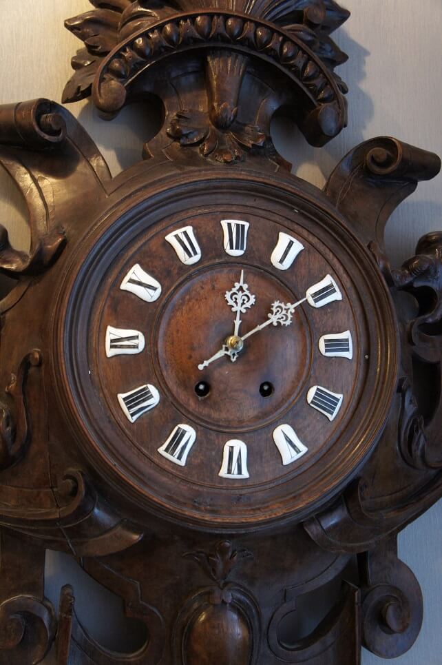 Часы настенные старинные массив