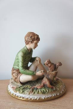 Мальчик с белочкой, Каподимонте/Capodimonte фарфоровая статуэтка, Sandro