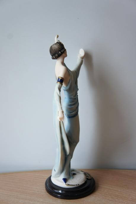 Девушка с зеркальцем, Giuseppe Armani, Florence, Capodimonte, статуэтка
