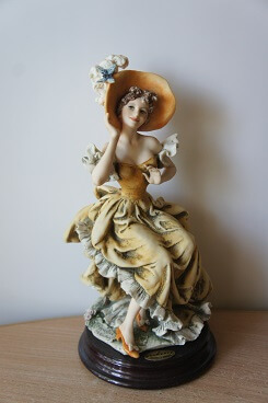 Giuseppe Armani Florence Capodimonte статуэтка Девушка с бабочкой