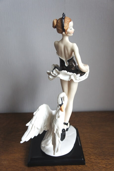 Балерина с лебедем, Джузеппе Армани, Флоренс, Каподимонте, статуэтка