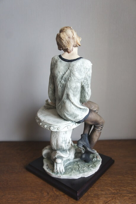 Девушка на столике, Джузеппе Армани, Флоренс, Каподимонте, статуэтка