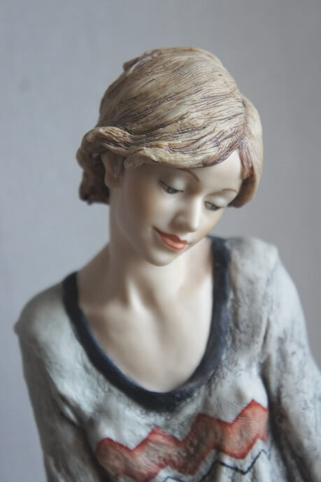 Девушка на столике, Giuseppe Armani, Florence, Capodimonte, статуэтка
