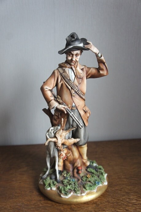Охотник и собака с дичью, Каподимонте, статуэтка