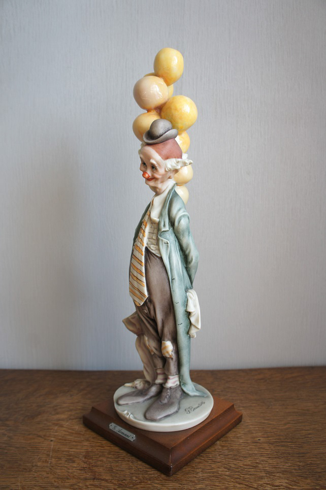 Клоун с шариками, Джузеппе Армани, Флоренс, Каподимонте, статуэтка