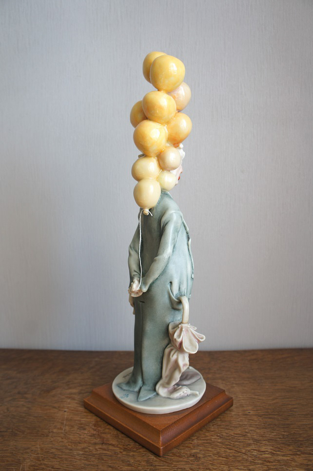 Клоун с шариками, Джузеппе Армани, Флоренс, Каподимонте, статуэтка