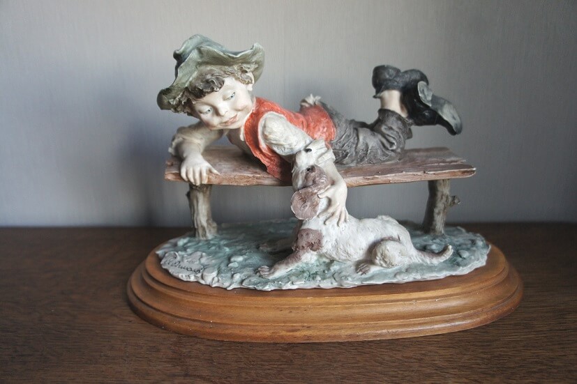 Мальчик на скамье с собачкой, Giuseppe Armani, Florence, Capodimonte, статуэтка