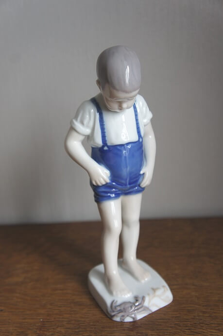 Малыш с крабом, Bing Grondahl, статуэтка