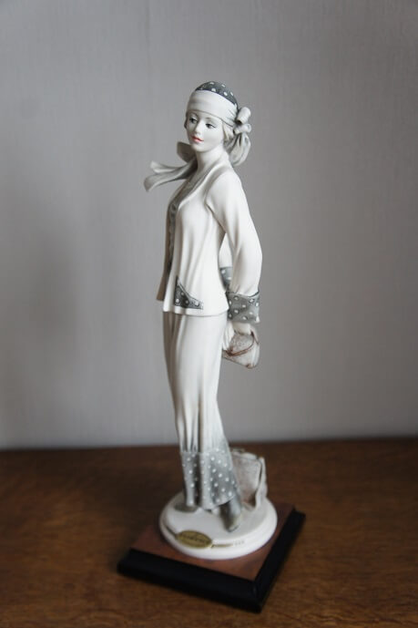 Девушка с багажом, Джузеппе Армани, Флоренс, статуэтка