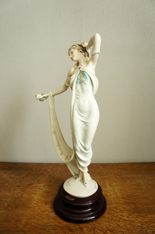 Девушка с розой, Джузеппе Армани, Флоренс, статуэтка
