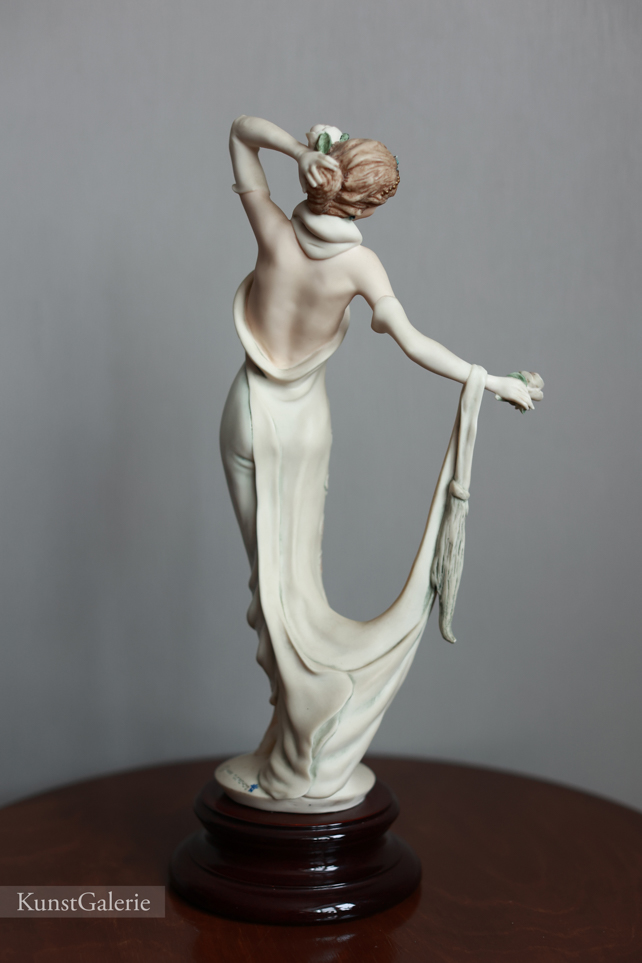 Девушка с розой, Джузеппе Армани, статуэтка