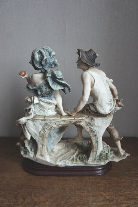 Влюбленная пара Урожай яблок, Giuseppe Armani, Florence, статуэтка