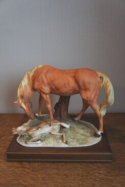 Лошадь с жеребенком, Джузеппе Армани Каподимонте Giuseppe Armani Capodimonte KunstGalerie.ru