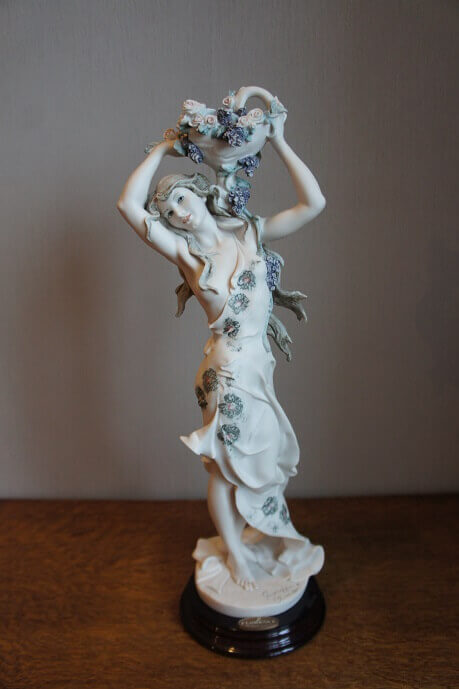 Девушка с корзиной цветов, Giuseppe Armani, Florence, статуэтка
