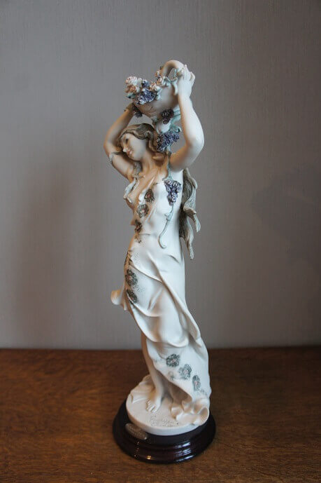 Девушка с корзиной цветов, Джузеппе Армани, Флоренс, статуэтка