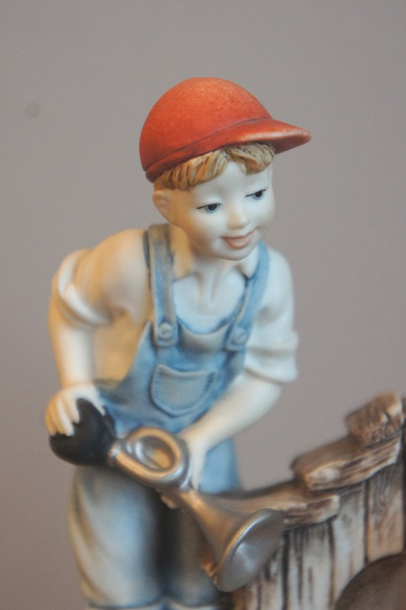 Мальчик с клаксоном, Giuseppe Armani, статуэтка