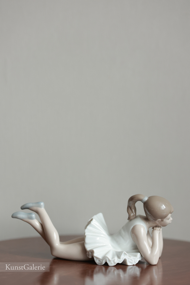 Балерина лежит, фарфоровая статуэтка, NAO Ladro
