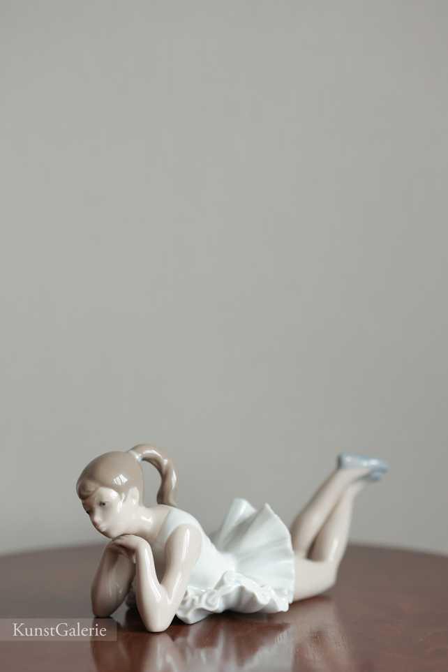 Балерина лежит, Lladro, фарфоровая статуэтка