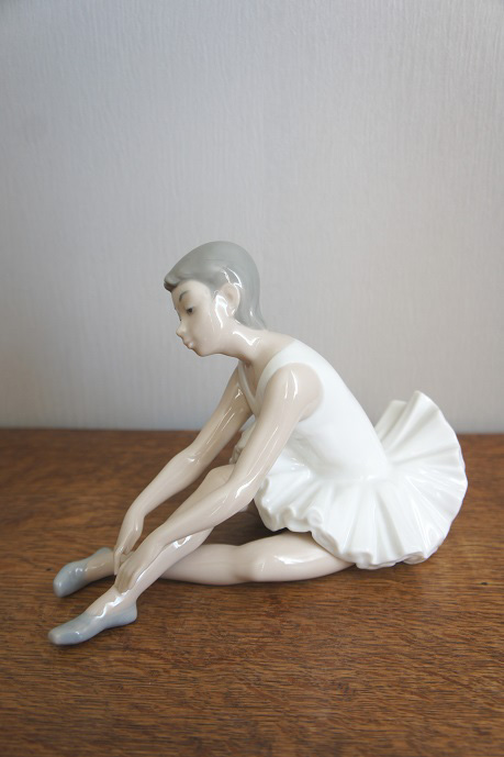 Балерина сидит, фарфоровая статуэтка, NAO Ladro