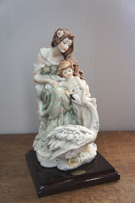 Материнство с лебедем, Giuseppe Armani, Florence, статуэтка