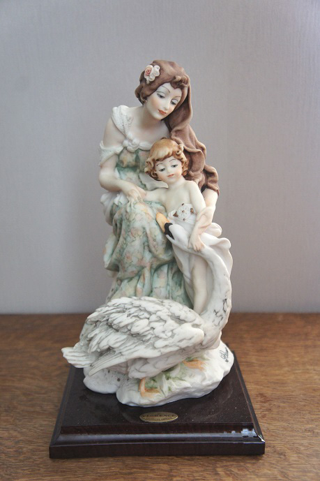 Материнство с лебедем, Джузеппе Армани, Флоренс, статуэтка
