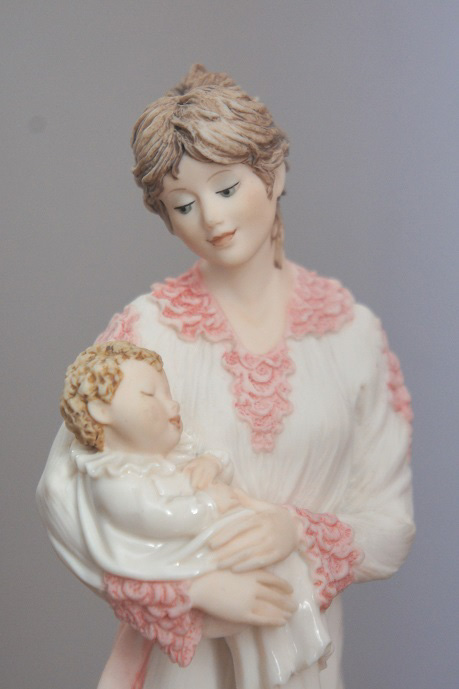 Материнство на руках, Giuseppe Armani, статуэтка