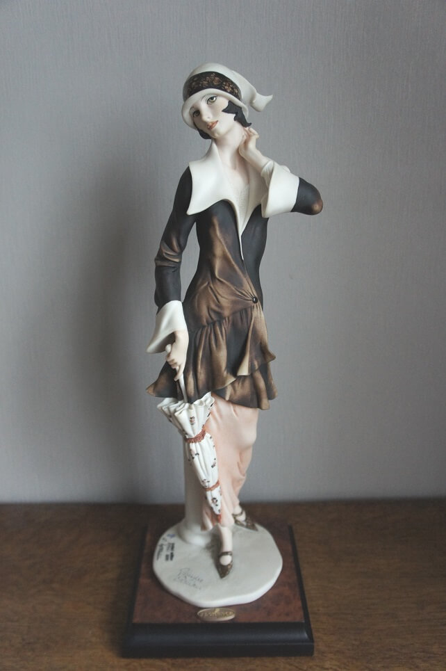 Нелли с зонтом, Giuseppe Armani, статуэтка