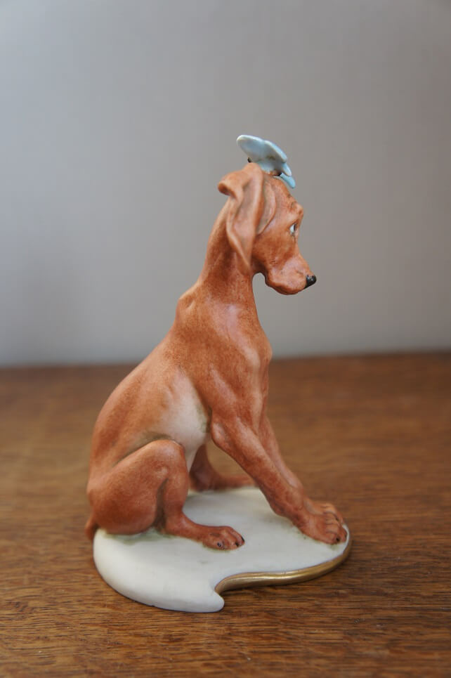 Собака с голубой бабочкой, Джузеппе Каппе, Каподимонте, статуэтка