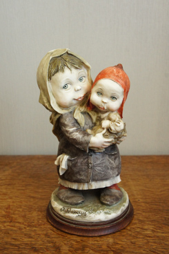 Девочка с ребёнком, Джузеппе Армани, Каподимонте, статуэтка, KunstGalerie.ru