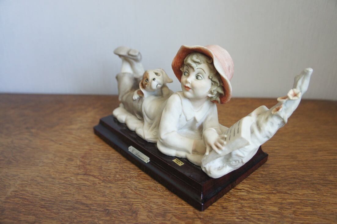 Мальчик с щенком и книжкой, Джузеппе Армани, Флоренс, Каподимонте, статуэтка