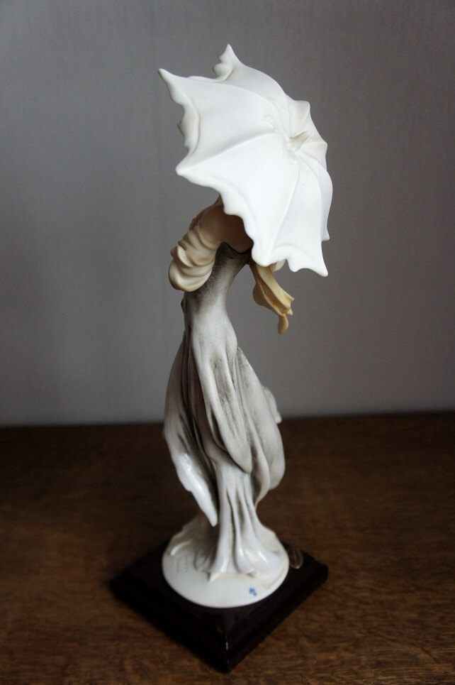 Дама с зонтом Ветер весны, Giuseppe Armani, Florence, Capodimonte, статуэтка