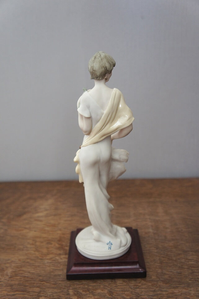 Девушка с опахалом, Giuseppe Armani, статуэтка