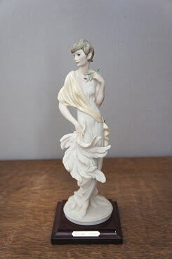 Девушка с опахалом, Джузеппе Армани Флоренс, Каподимонте, статуэтка, KunstGalerie.ru