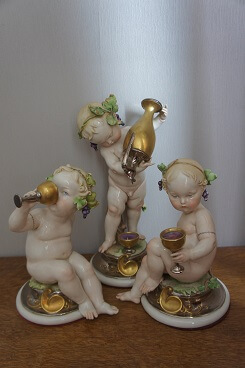 Трио античных малышей, Джузеппе Каппе, Giuseppe Cappe, Каподимонте, фарфоровая статуэтка. KunstGalerie