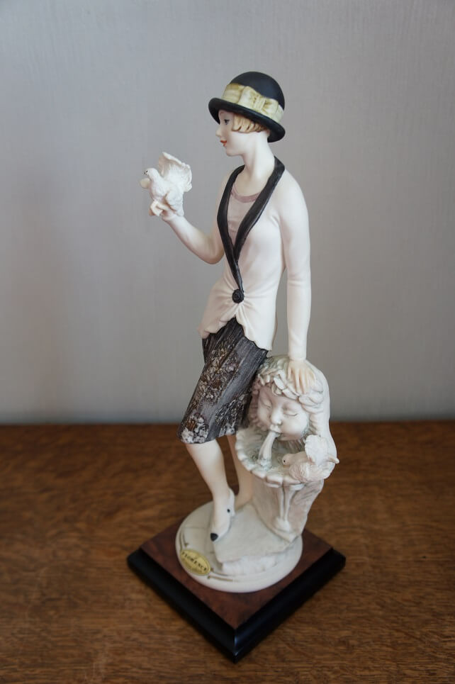 Девушка у фонтанчика, Джузеппе Армани, статуэтка
