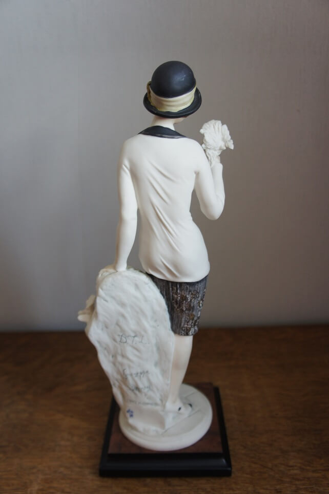 Девушка у фонтанчика, Giuseppe Armani, статуэтка