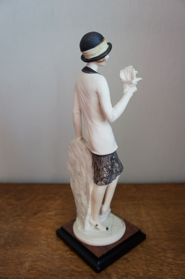 Девушка у фонтанчика, Джузеппе Армани, статуэтка