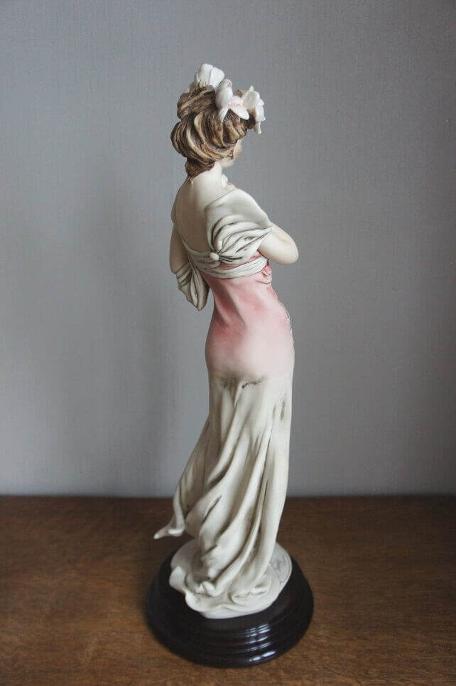 Дама с ирисами Spring Iris, Джузеппе Армани, статуэтка