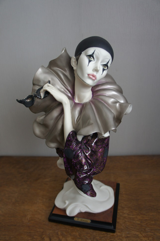Пьеретта с маской, Джузеппе Армани, статуэтка