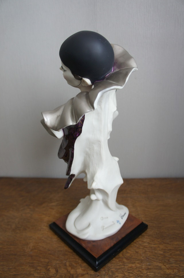 Пьеретта с маской, Giuseppe Armani, статуэтка