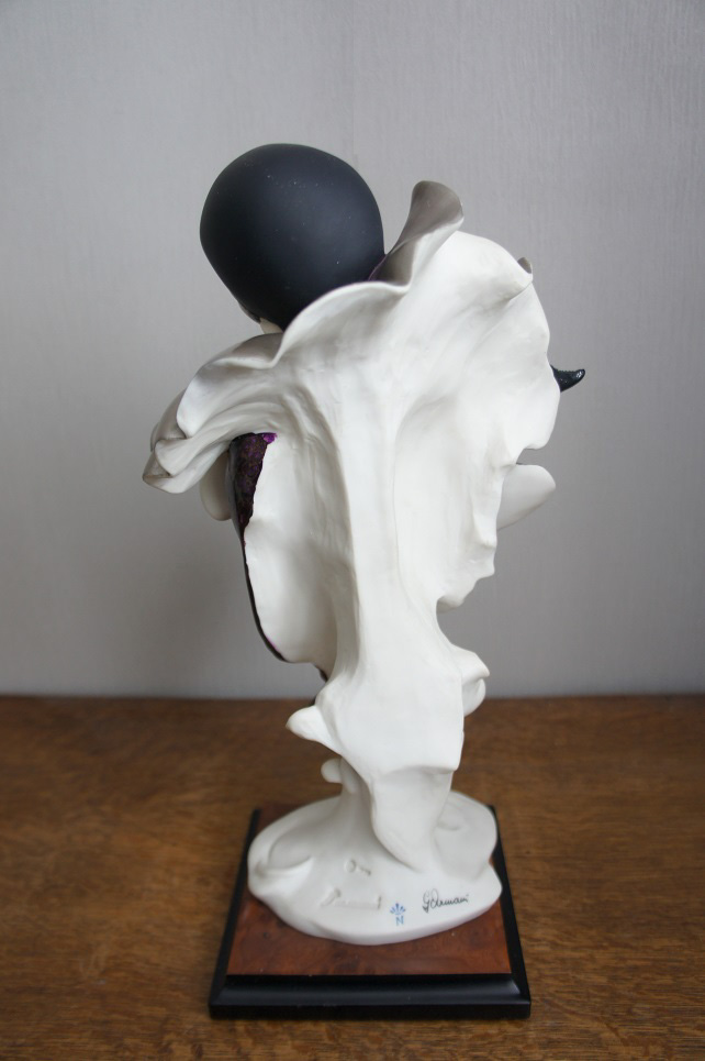 Пьеретта с маской, Джузеппе Армани, статуэтка