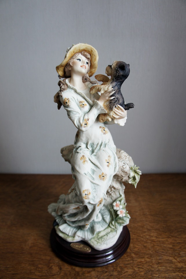 Люсия с собачкой, Джузеппе Армани, статуэтка