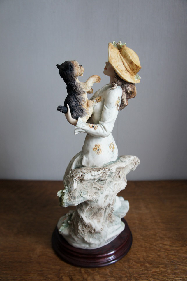 Люсия с собачкой, Giuseppe Armani, статуэтка