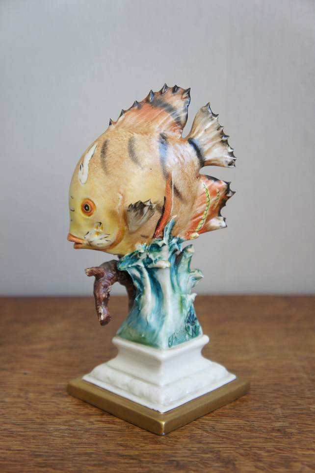 Рыбка в коралле, Каподимонте, статуэтка