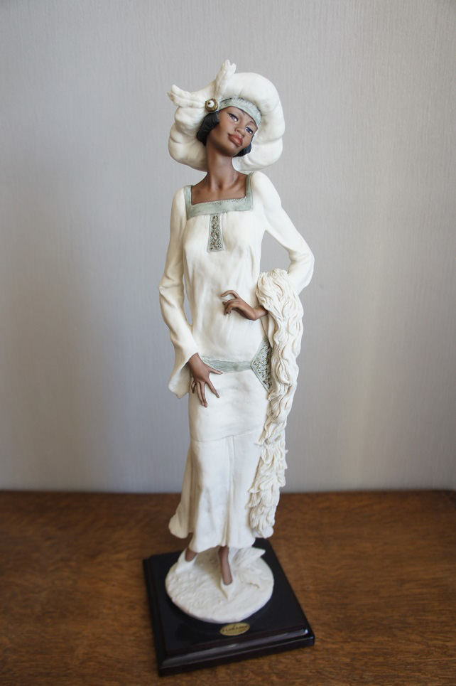 Трэйси в белоснежном наряде, Giuseppe Armani, Florence, статуэтка
