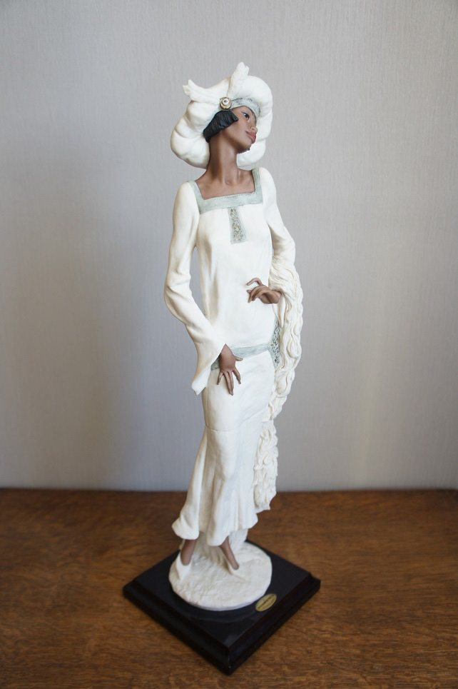 Трэйси в белоснежном наряде, Giuseppe Armani, Florence, статуэтка