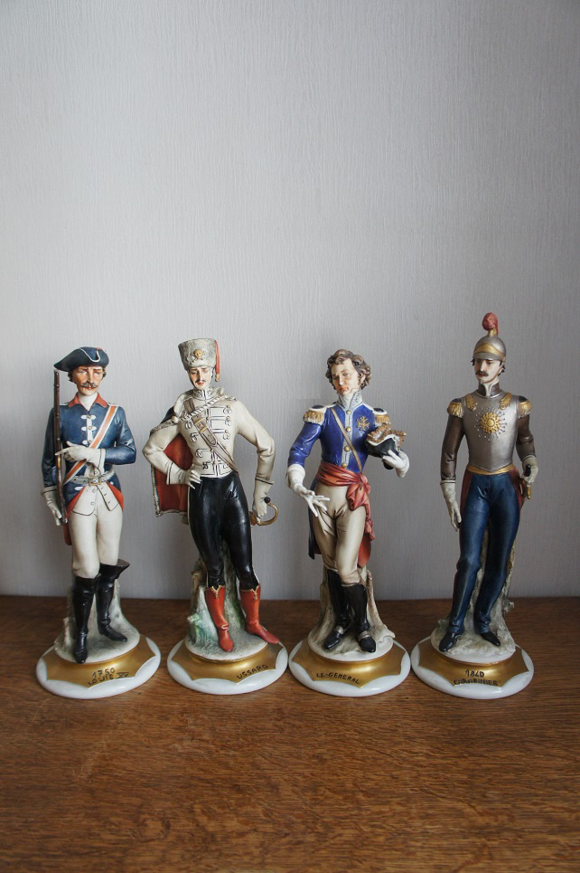 Гусар с саблей, Jpa, Capodimonte, статуэтка