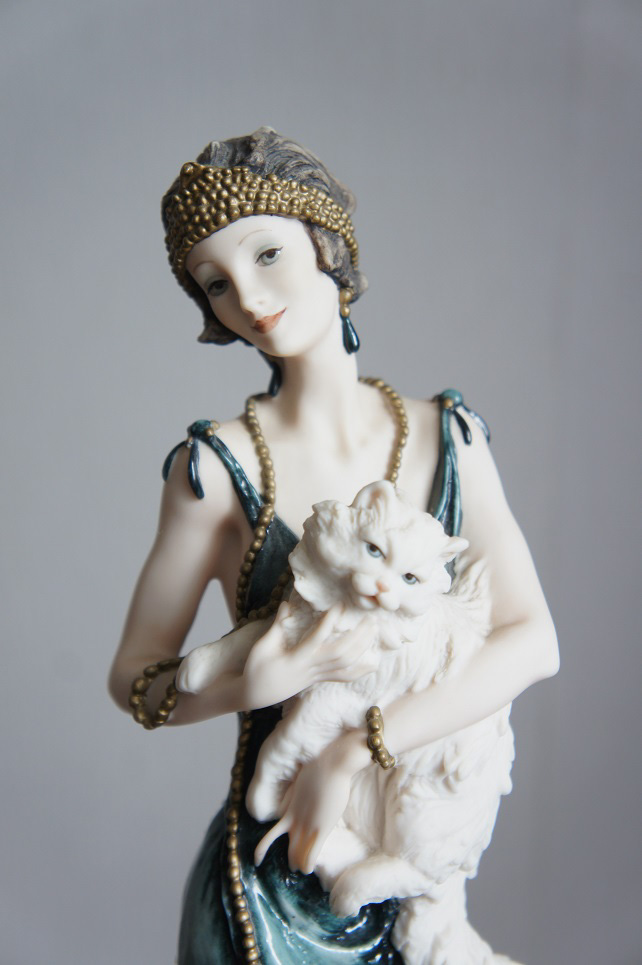 Франческа с пушистым котом, Giuseppe Armani, статуэтка