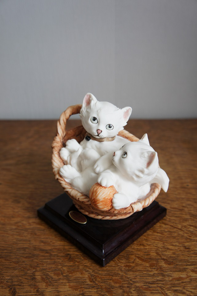 Котята в корзинке, Джузеппе Армани, статуэтка